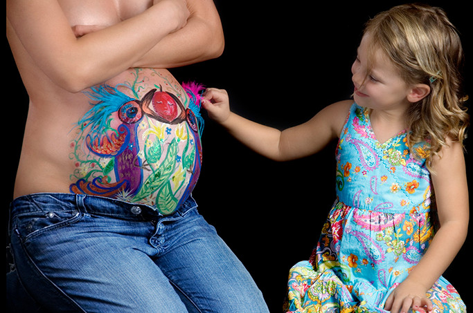 Photo issue du site http://www.semainesgrossesse.com/body-painting-pour-femmes-enceintes.html/body-painting-femme-enceinte