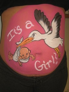 Belly painting pour annoncer une fille